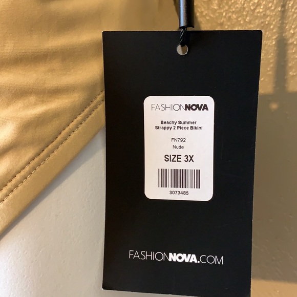 Fashion Nova 2-pc front twist Beachy Summer Swimwear - Picture 4 of 6